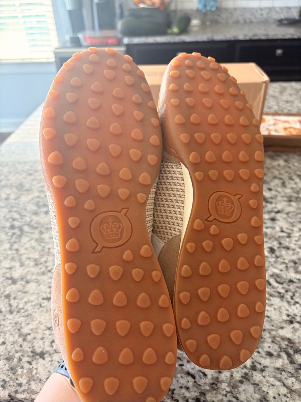 Brand New Born Women’s 10 Take Comfort Sneaker - Picture 6 of 10